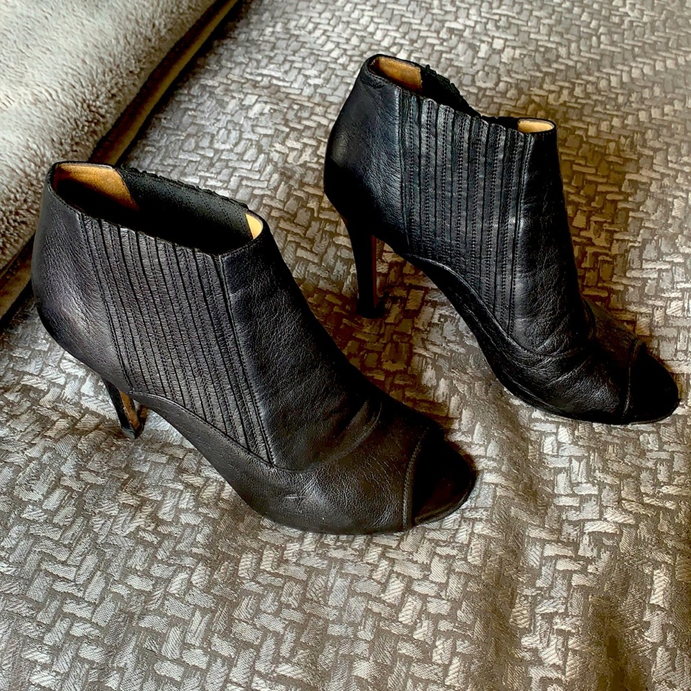 Jimmy Choo size 41 black peep toe heels!